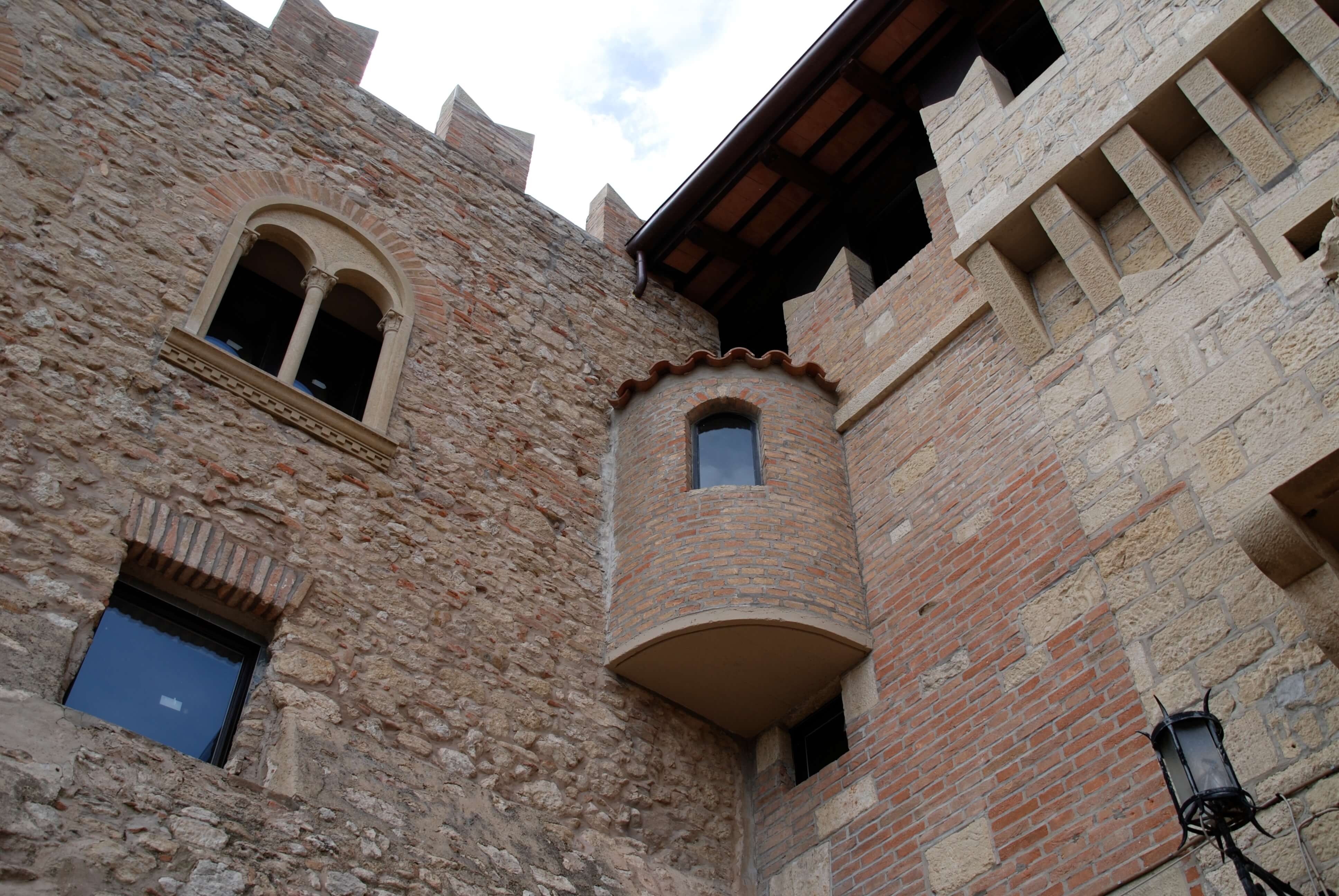 Ecobeton Brickcover on stone and brick castle