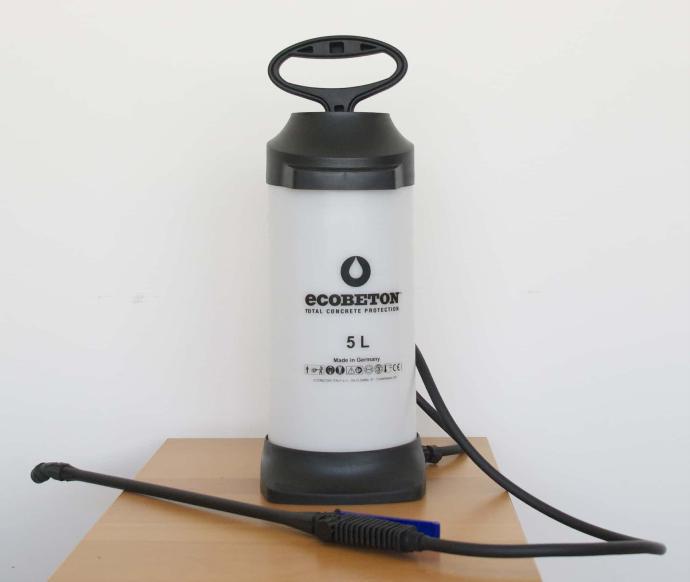 Low pressure spray pump