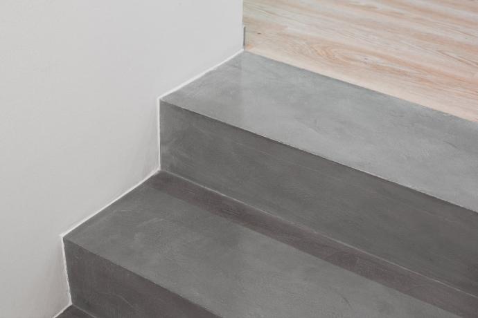 Microcement Microbond on stairs and parquet