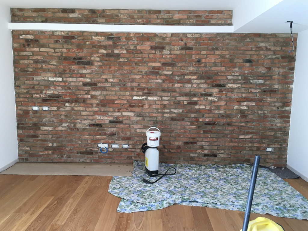 Dust protection on internal wall