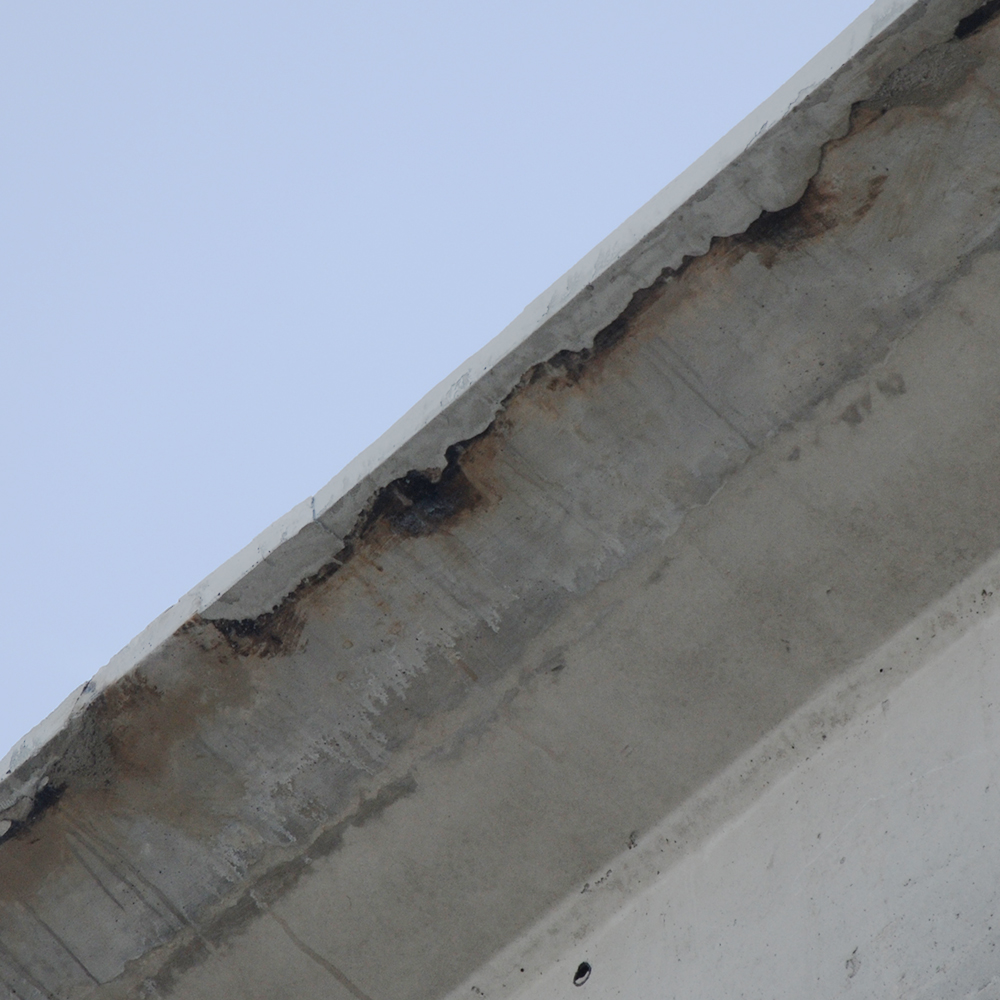 low-thickness reconstruction of an industrial shed roof tile