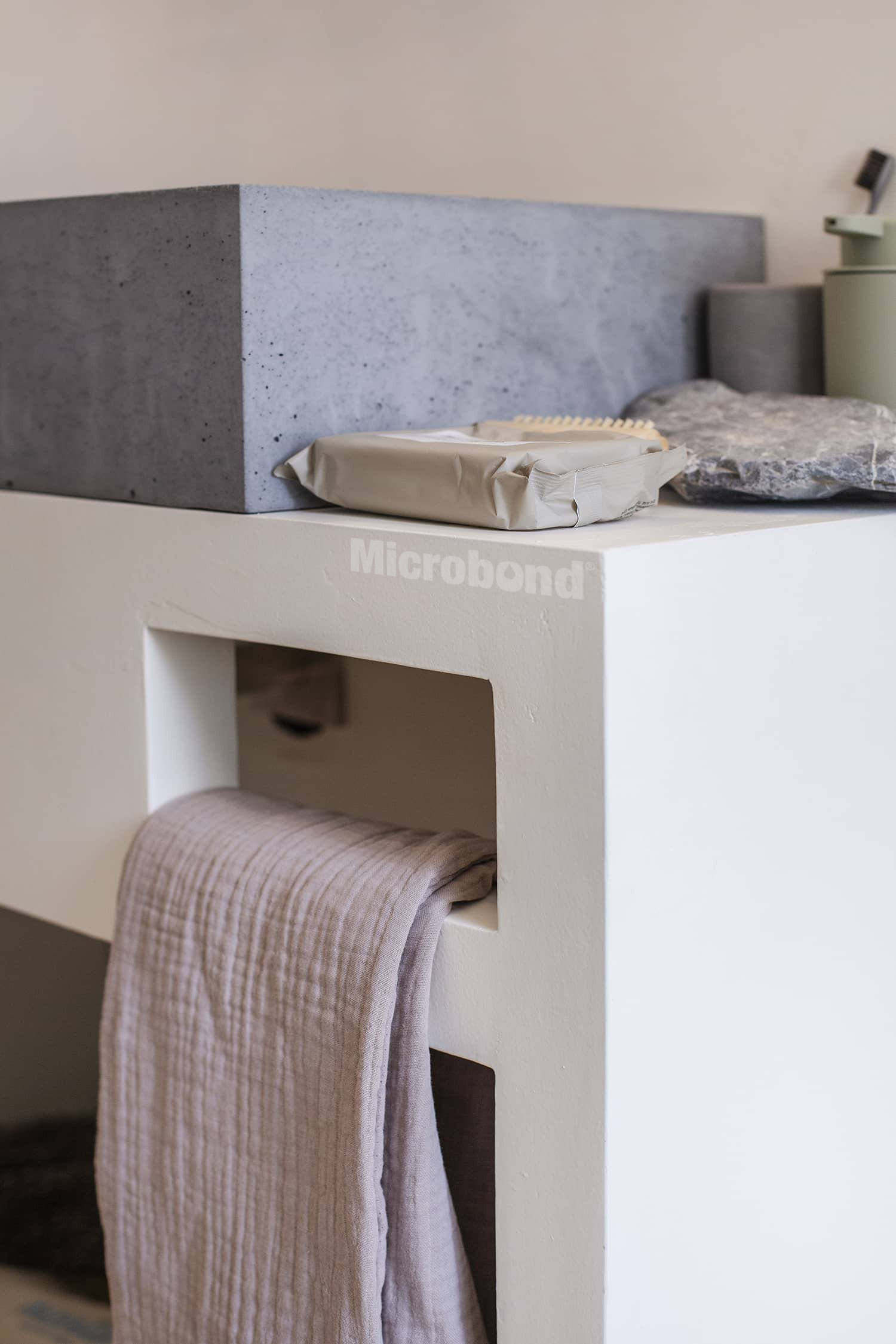 Bathroom cabinet covered with Microbond decorative mortar