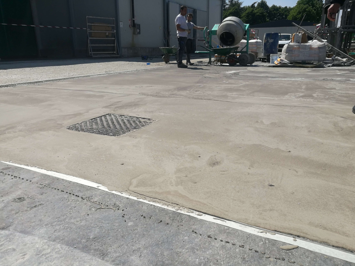 Ecobeton Crono used ofr repairing a warehouse yard