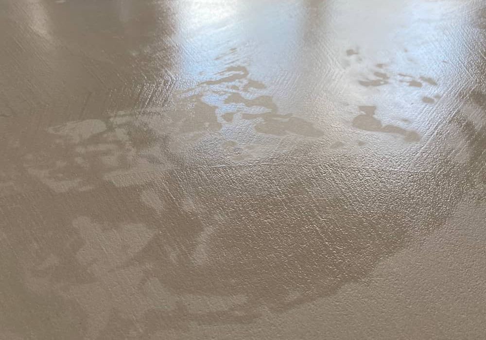 Microcement floor still wet after being washed with Steinfix 60